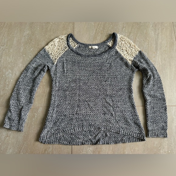 M - Pink Rose Sweater - Picture 5 of 11